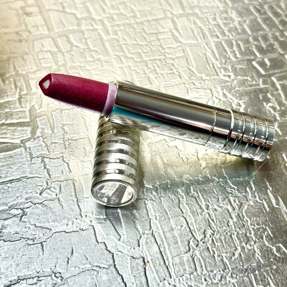 NEW CLINIQUE DRAMATICALLY DIFFERENT LIPSTICK - Picture 6 of 9